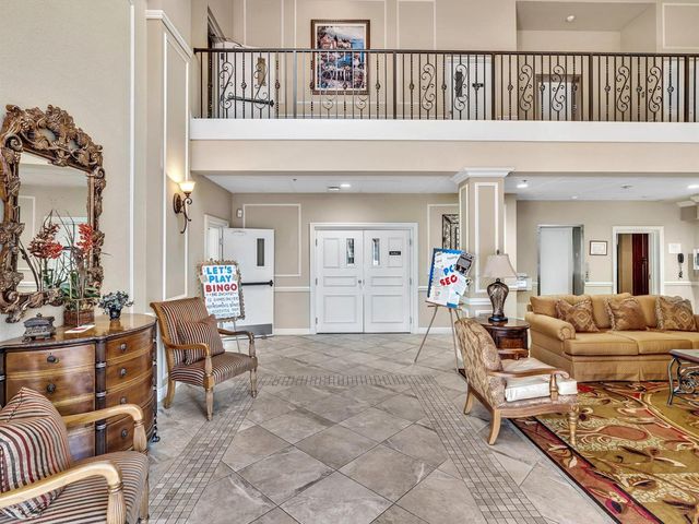 10215 N Circle Lake Drive 201, Boynton Beach, FL 33437