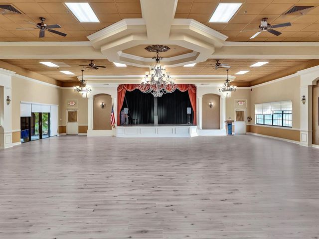 10215 N Circle Lake Drive 201, Boynton Beach, FL 33437