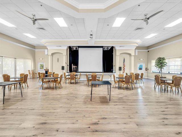 10215 N Circle Lake Drive 201, Boynton Beach, FL 33437