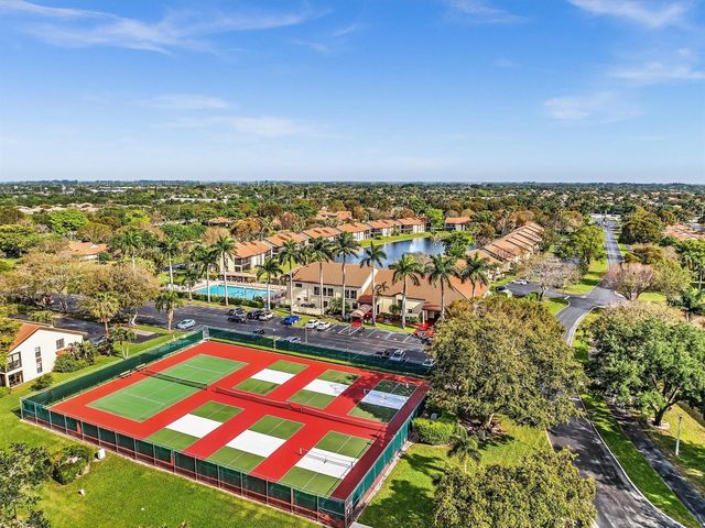10215 N Circle Lake Drive 201, Boynton Beach, FL 33437