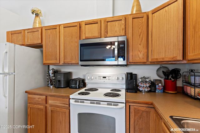 2266 Brookshire Loop, Anchorage, AK 99504