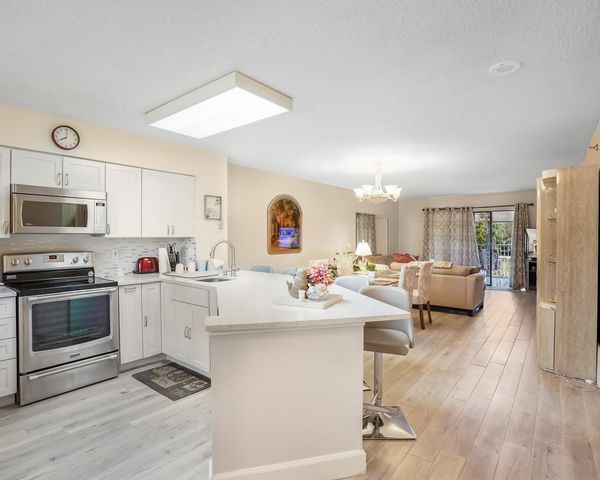 2334 S Cypress Bend Dr 302, Pompano Beach, FL 33069