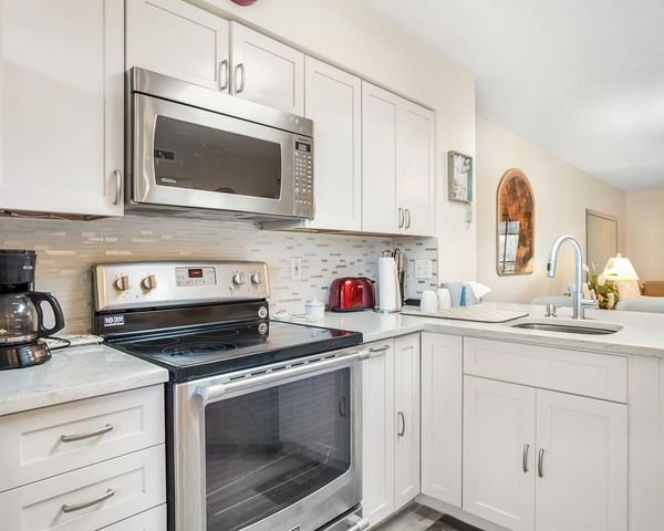 2334 S Cypress Bend Dr 302, Pompano Beach, FL 33069