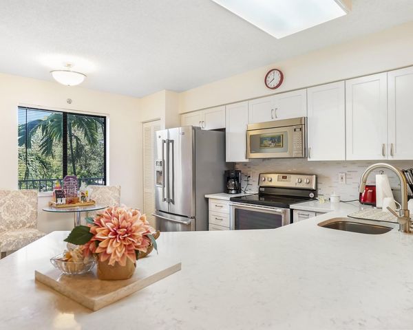 2334 S Cypress Bend Dr 302, Pompano Beach, FL 33069