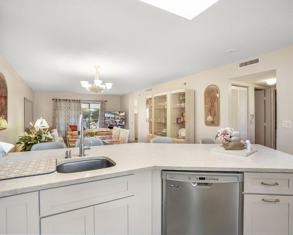 2334 S Cypress Bend Dr 302, Pompano Beach, FL 33069