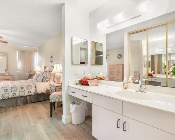 2334 S Cypress Bend Dr 302, Pompano Beach, FL 33069