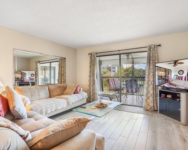 2334 S Cypress Bend Dr 302, Pompano Beach, FL 33069