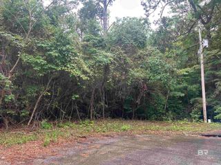 8 Pine Court, Saraland, AL 36571