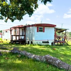 106 W Walnut Street, Everton, MO 65646