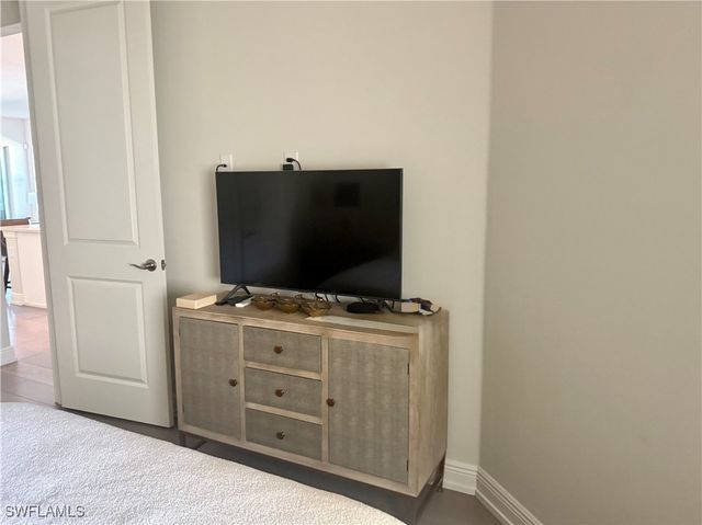 9179 Cayman DR, Naples, FL 34114