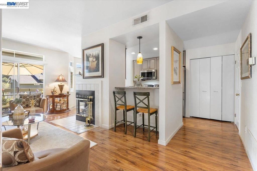 Image 3 of property listing at 8040 Mountain View Drive C, Pleasanton, CA 94588