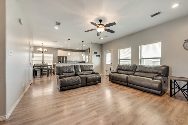 110 Springleaf Lane, Mabank, TX 75147