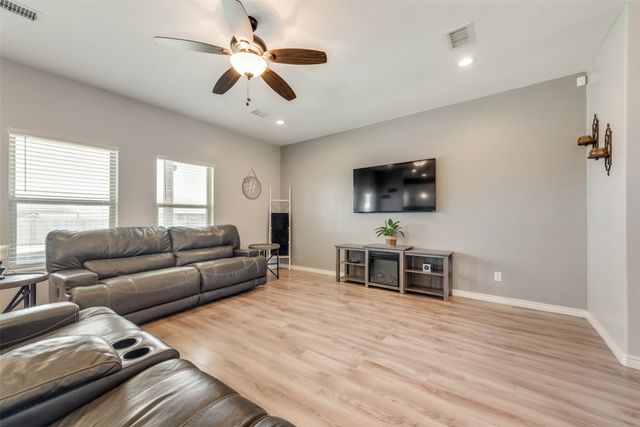 110 Springleaf Lane, Mabank, TX 75147