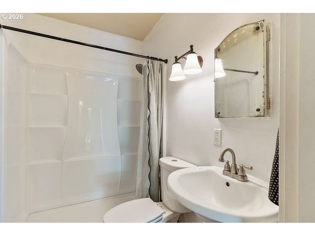 173 PIONEER Ave, Castle Rock, WA 98611