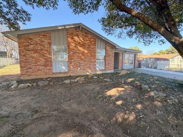 1002 JAN DRIVE, Burkburnett, TX 76354