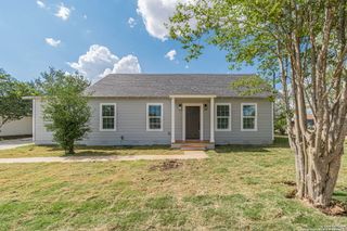 915 Olive, Jourdanton, TX 78026