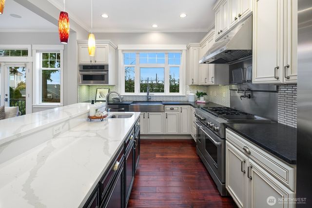 3048 39th Avenue W, Seattle, WA 98199