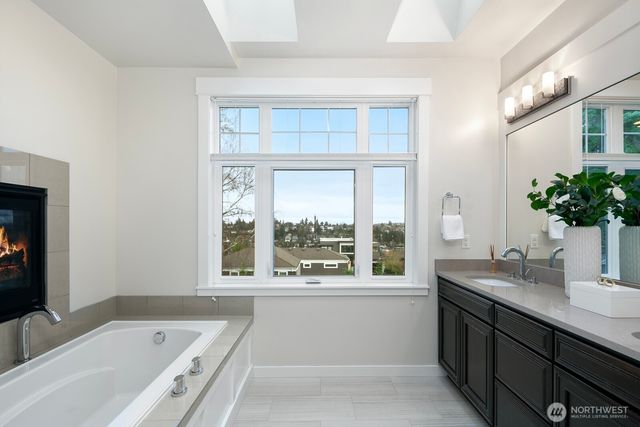 3048 39th Avenue W, Seattle, WA 98199