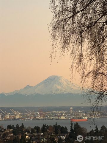 3048 39th Avenue W, Seattle, WA 98199