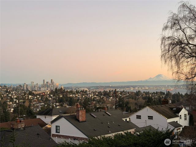 3048 39th Avenue W, Seattle, WA 98199