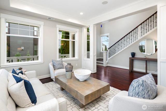 3048 39th Avenue W, Seattle, WA 98199