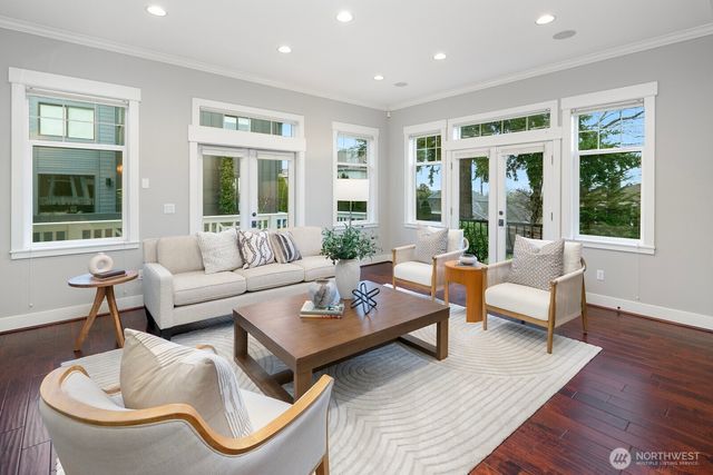 3048 39th Avenue W, Seattle, WA 98199