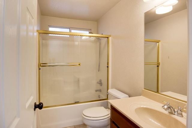 637 Rebekah Ct, Ripon, CA 95366