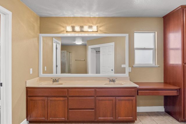 637 Rebekah Ct, Ripon, CA 95366