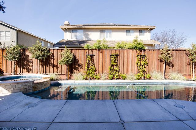 637 Rebekah Ct, Ripon, CA 95366