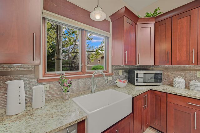 13 Via Diamante, Santa Fe, NM 87506