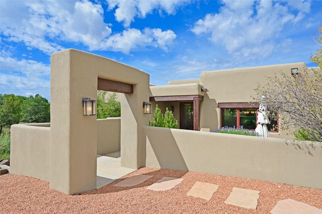 13 Via Diamante, Santa Fe, NM 87506