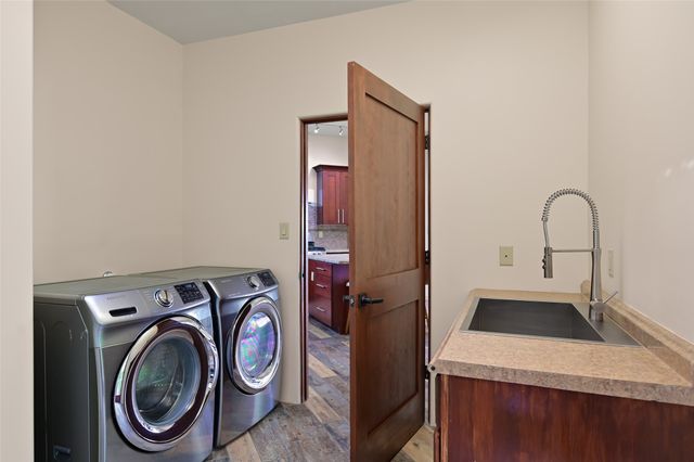 13 Via Diamante, Santa Fe, NM 87506