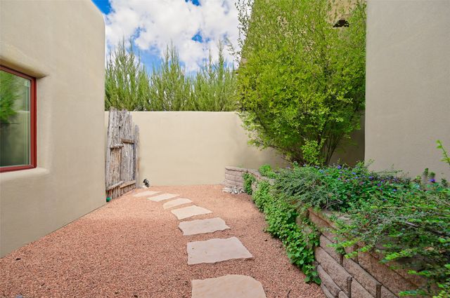 13 Via Diamante, Santa Fe, NM 87506
