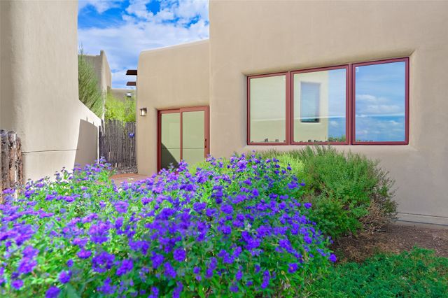 13 Via Diamante, Santa Fe, NM 87506