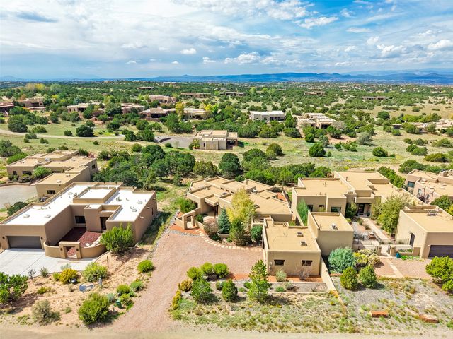 13 Via Diamante, Santa Fe, NM 87506