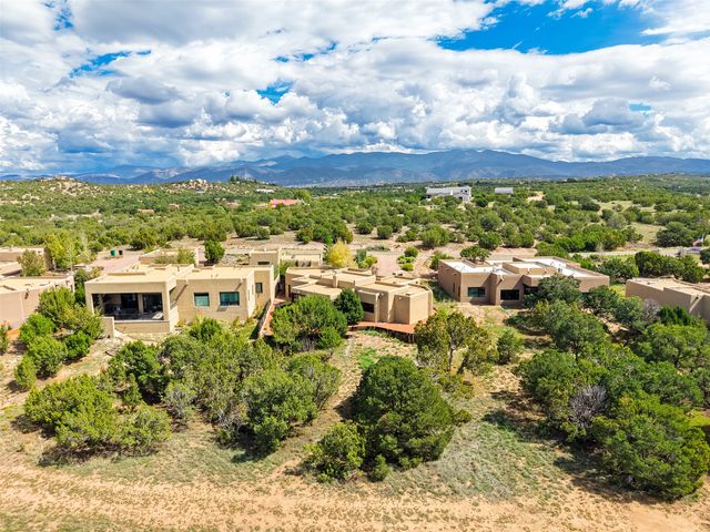 13 Via Diamante, Santa Fe, NM 87506