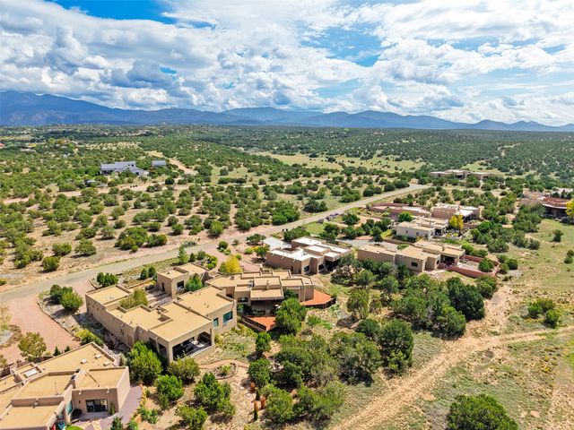 13 Via Diamante, Santa Fe, NM 87506