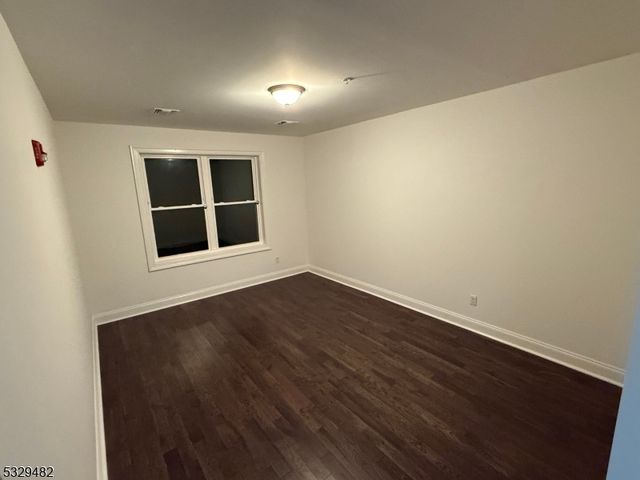 90 Clinton Ave 204, Newark City, NJ 07114