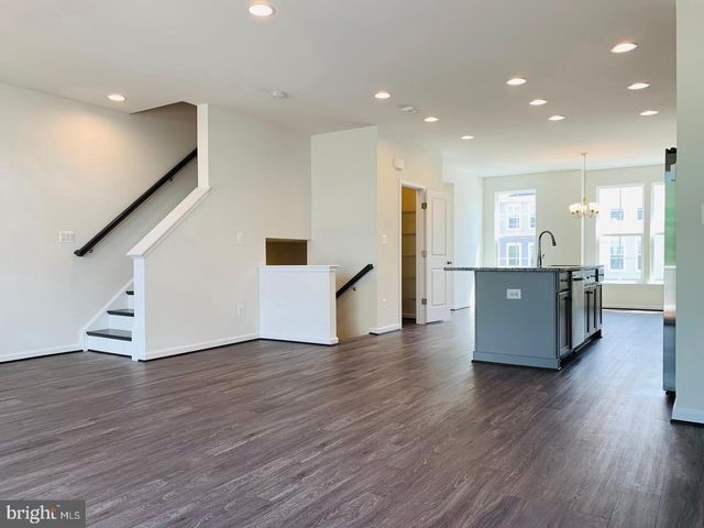 8196 MAUDE LN, Manassas, VA 20110