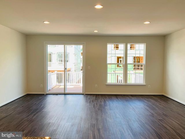 8196 MAUDE LN, Manassas, VA 20110