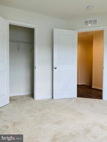 8196 MAUDE LN, Manassas, VA 20110