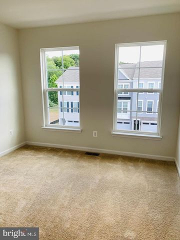 8196 MAUDE LN, Manassas, VA 20110
