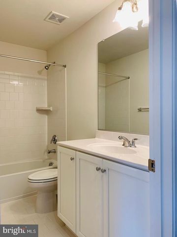 8196 MAUDE LN, Manassas, VA 20110