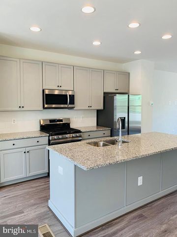 8196 MAUDE LN, Manassas, VA 20110