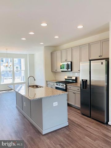 8196 MAUDE LN, Manassas, VA 20110