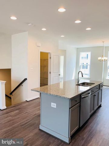 8196 MAUDE LN, Manassas, VA 20110