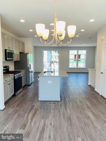 8196 MAUDE LN, Manassas, VA 20110