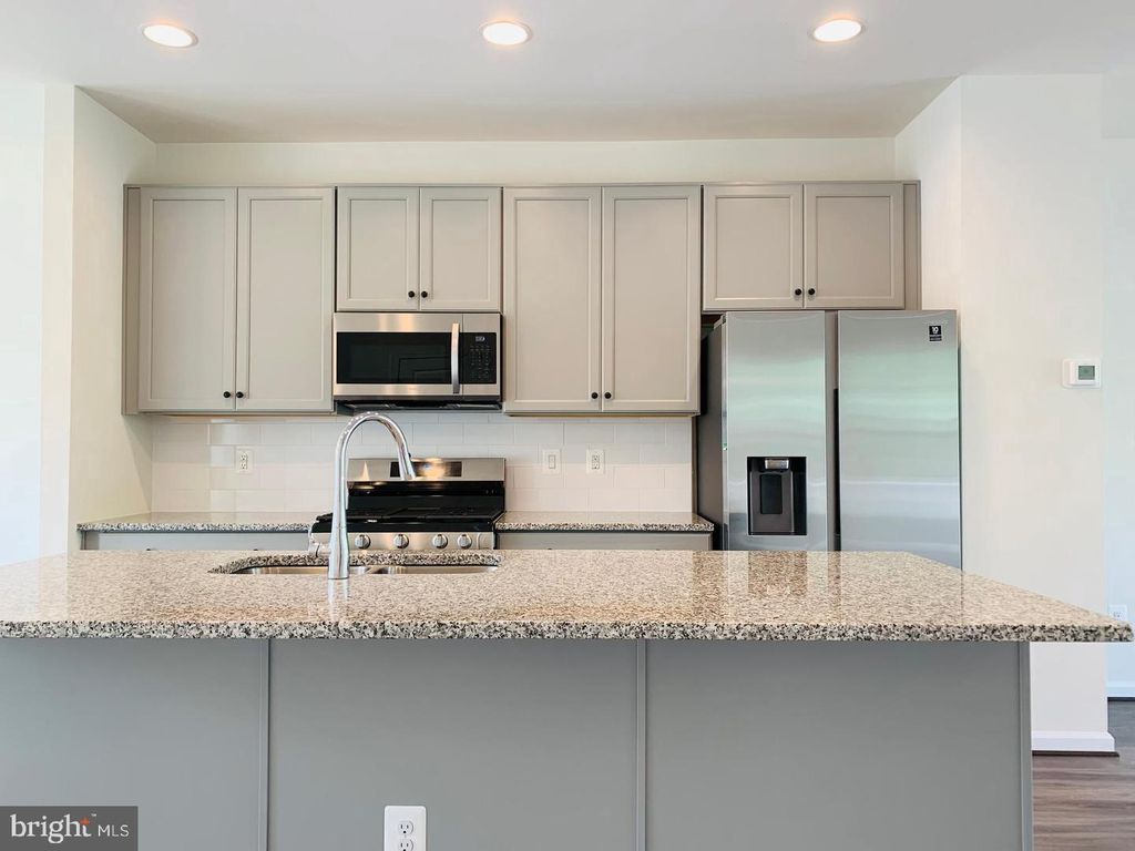 8196 MAUDE LN, Manassas, VA 20110