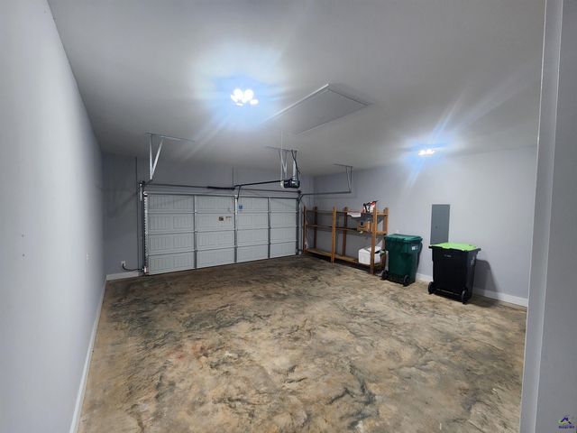 129 Amanda Dr, Byron, GA 31008