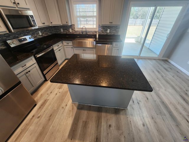 129 Amanda Dr, Byron, GA 31008